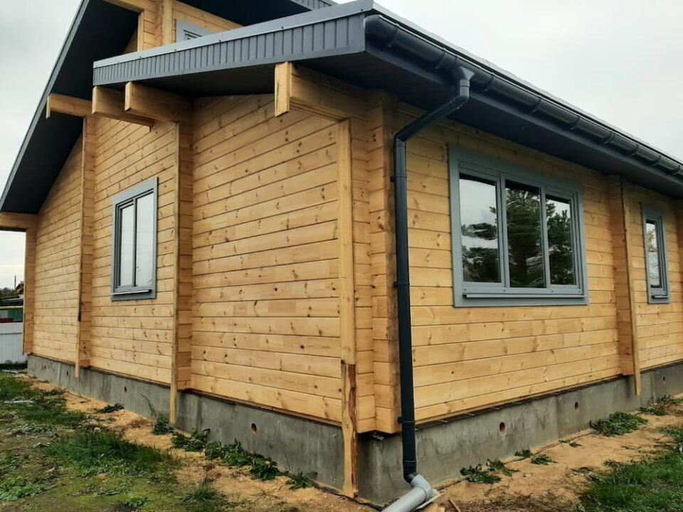 ход работ закрыли контур: монтаж окон с наличниками