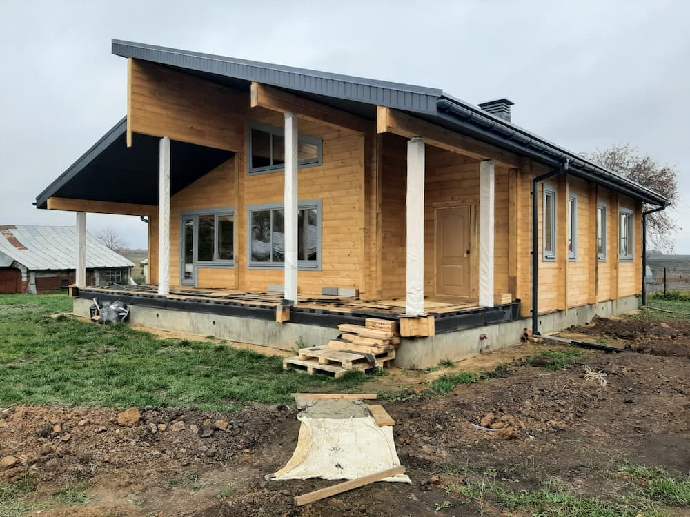 ход работ закрыли контур: монтаж окон с наличниками